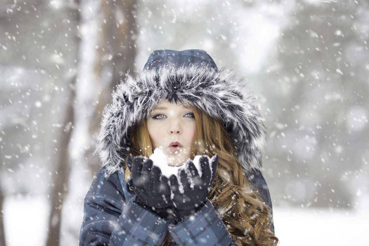 Эффект шапки: что делать, если волосы пушатся зимой