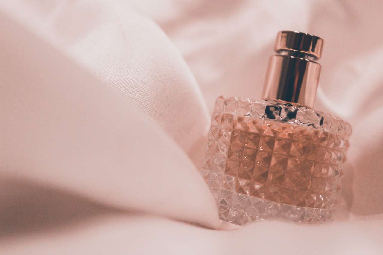 Все основы парфюмерии: какой аромат, где и когда наносить